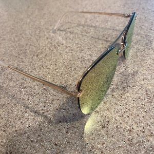 Quay The Play 126.  Excellent condition. Rose gold.